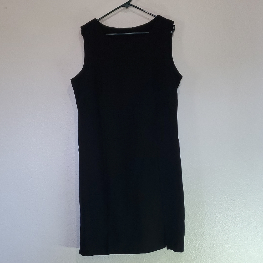 Monroe & Main Elegant Black Sleeveless Dress